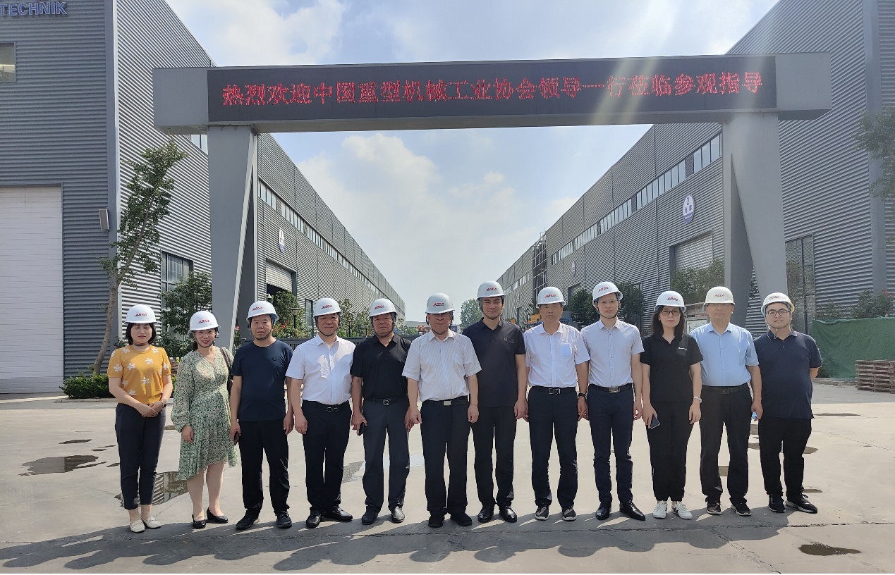 中国重型机械工业协会常务副理事长景晓波、副理事长兼秘书长王继生莅临阿尔法公司调研